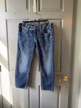 Silver Jeans Women’s Cropped Denim in Blue Wash